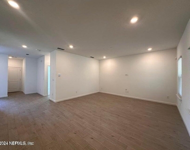 695 Lake Sinclair Street - Photo Thumbnail 7