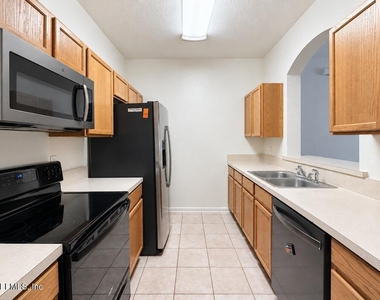 10550 Baymeadows Road - Photo Thumbnail 5