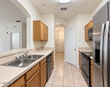 10550 Baymeadows Road - Photo Thumbnail 6