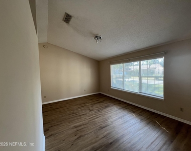 2105 Hovington Circle W - Photo Thumbnail 3