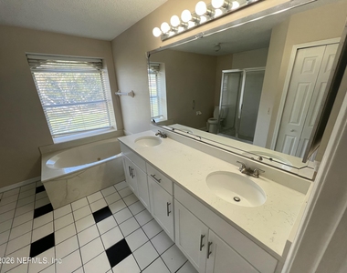 2105 Hovington Circle W - Photo Thumbnail 15
