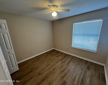 2105 Hovington Circle W - Photo Thumbnail 10