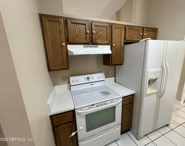 2105 Hovington Circle W - Photo Thumbnail 6