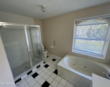 2105 Hovington Circle W - Photo Thumbnail 16