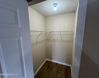 2105 Hovington Circle W - Photo Thumbnail 14