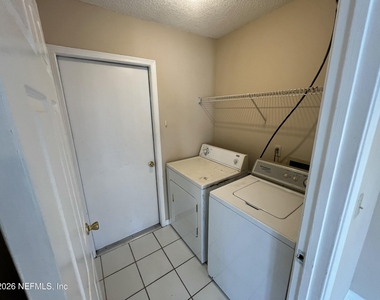 2105 Hovington Circle W - Photo Thumbnail 17
