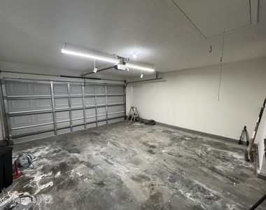 2105 Hovington Circle W - Photo Thumbnail 18
