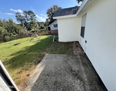 2105 Hovington Circle W - Photo Thumbnail 19