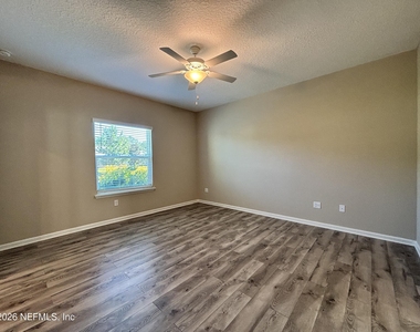 7361 Hilladale Creek Lane - Photo Thumbnail 12