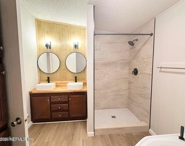 116 Earl Avenue - Photo Thumbnail 6