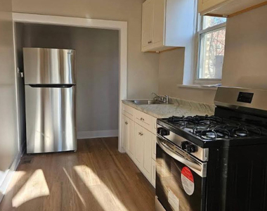 657 E 50th Place - Photo Thumbnail 4