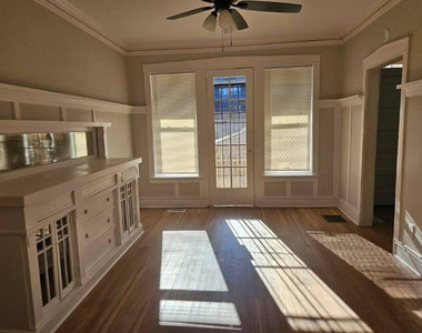657 E 50th Place - Photo Thumbnail 3