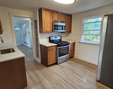 3244 N Osceola Avenue - Photo Thumbnail 5