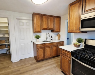 3244 N Osceola Avenue - Photo Thumbnail 4