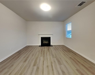 363 Bloomfield Circle - Photo Thumbnail 1