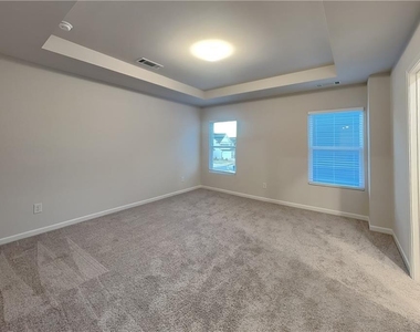 363 Bloomfield Circle - Photo Thumbnail 4