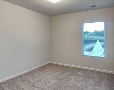 363 Bloomfield Circle - Photo Thumbnail 9