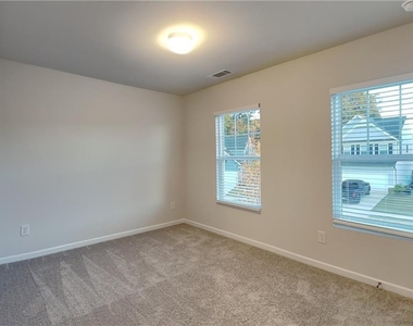 363 Bloomfield Circle - Photo Thumbnail 11