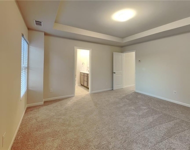 363 Bloomfield Circle - Photo Thumbnail 6
