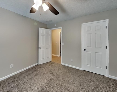 4825 Tanners Spring Drive - Photo Thumbnail 12