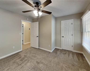 4825 Tanners Spring Drive - Photo Thumbnail 15