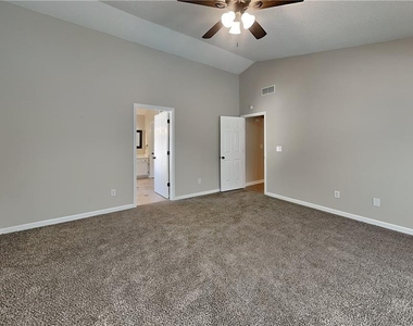 4825 Tanners Spring Drive - Photo Thumbnail 7