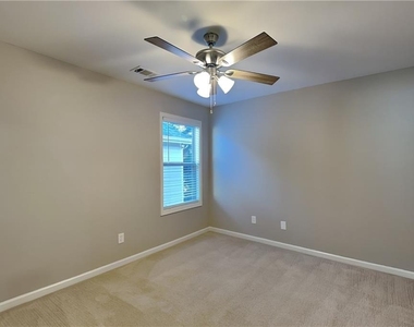 402 Belmont Way - Photo Thumbnail 11