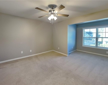 402 Belmont Way - Photo Thumbnail 9