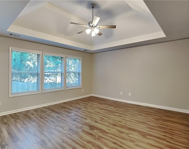402 Belmont Way - Photo Thumbnail 6