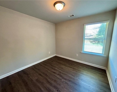 321 Nutwood Trace - Photo Thumbnail 11