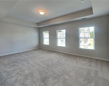 353 Bloomfield Circle - Photo Thumbnail 6