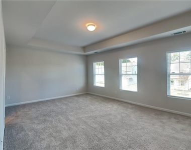 353 Bloomfield Circle - Photo Thumbnail 9