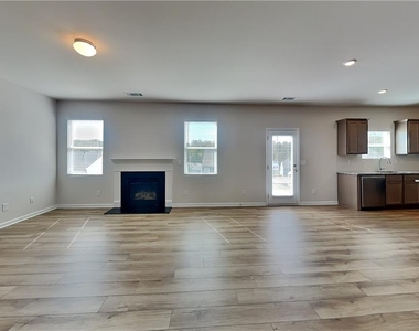 353 Bloomfield Circle - Photo Thumbnail 2