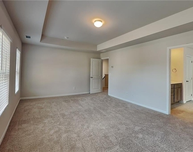 353 Bloomfield Circle - Photo Thumbnail 8