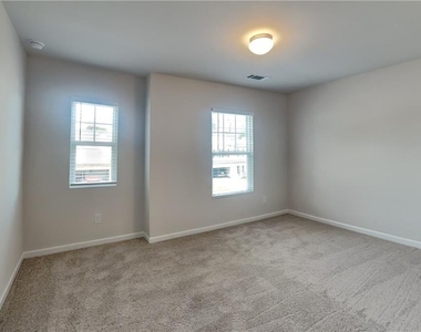 353 Bloomfield Circle - Photo Thumbnail 12