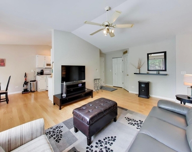 1107 Canterbury Court - Photo Thumbnail 3
