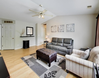1107 Canterbury Court - Photo Thumbnail 4