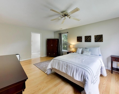 1107 Canterbury Court - Photo Thumbnail 12