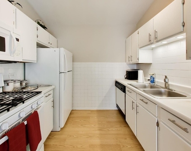 1107 Canterbury Court - Photo Thumbnail 8