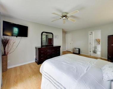 1107 Canterbury Court - Photo Thumbnail 13