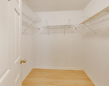 1107 Canterbury Court - Photo Thumbnail 14