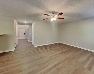 111 Crestbend Lane - Photo Thumbnail 2