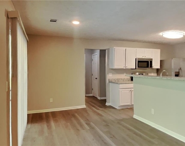 111 Crestbend Lane - Photo Thumbnail 9