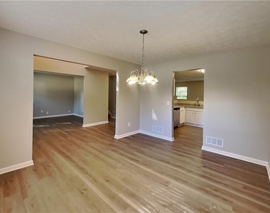 111 Crestbend Lane - Photo Thumbnail 8