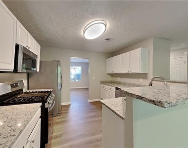 111 Crestbend Lane - Photo Thumbnail 5
