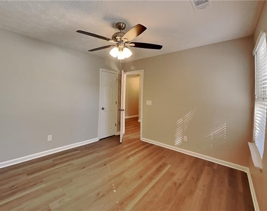 111 Crestbend Lane - Photo Thumbnail 13