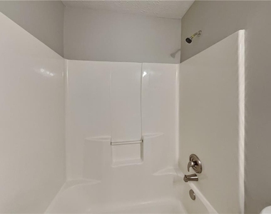 111 Crestbend Lane - Photo Thumbnail 18