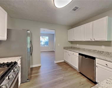 111 Crestbend Lane - Photo Thumbnail 6