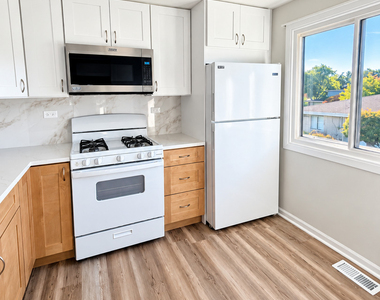 121 Millbrook Lane - Photo Thumbnail 3