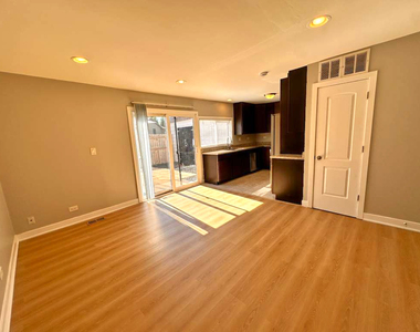 1117 Court B Court - Photo Thumbnail 5